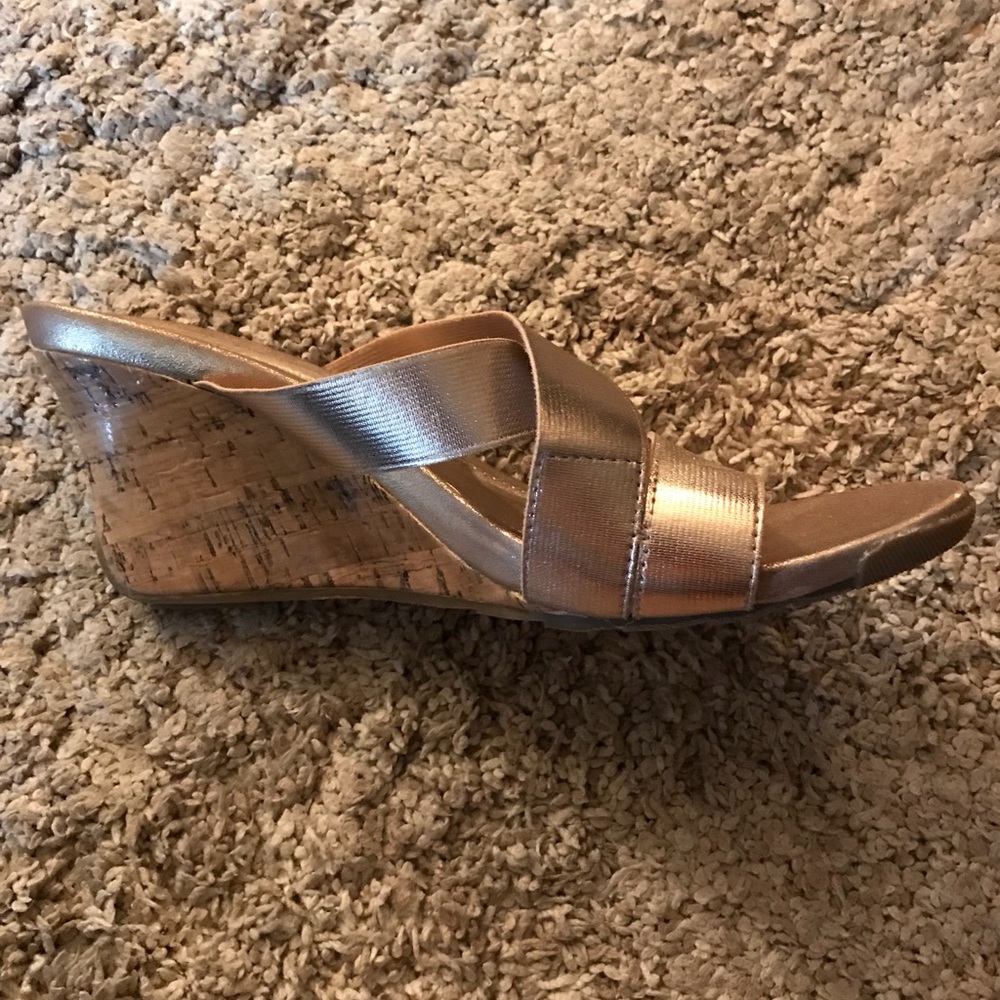 Kenneth. Cole size 8 sandal